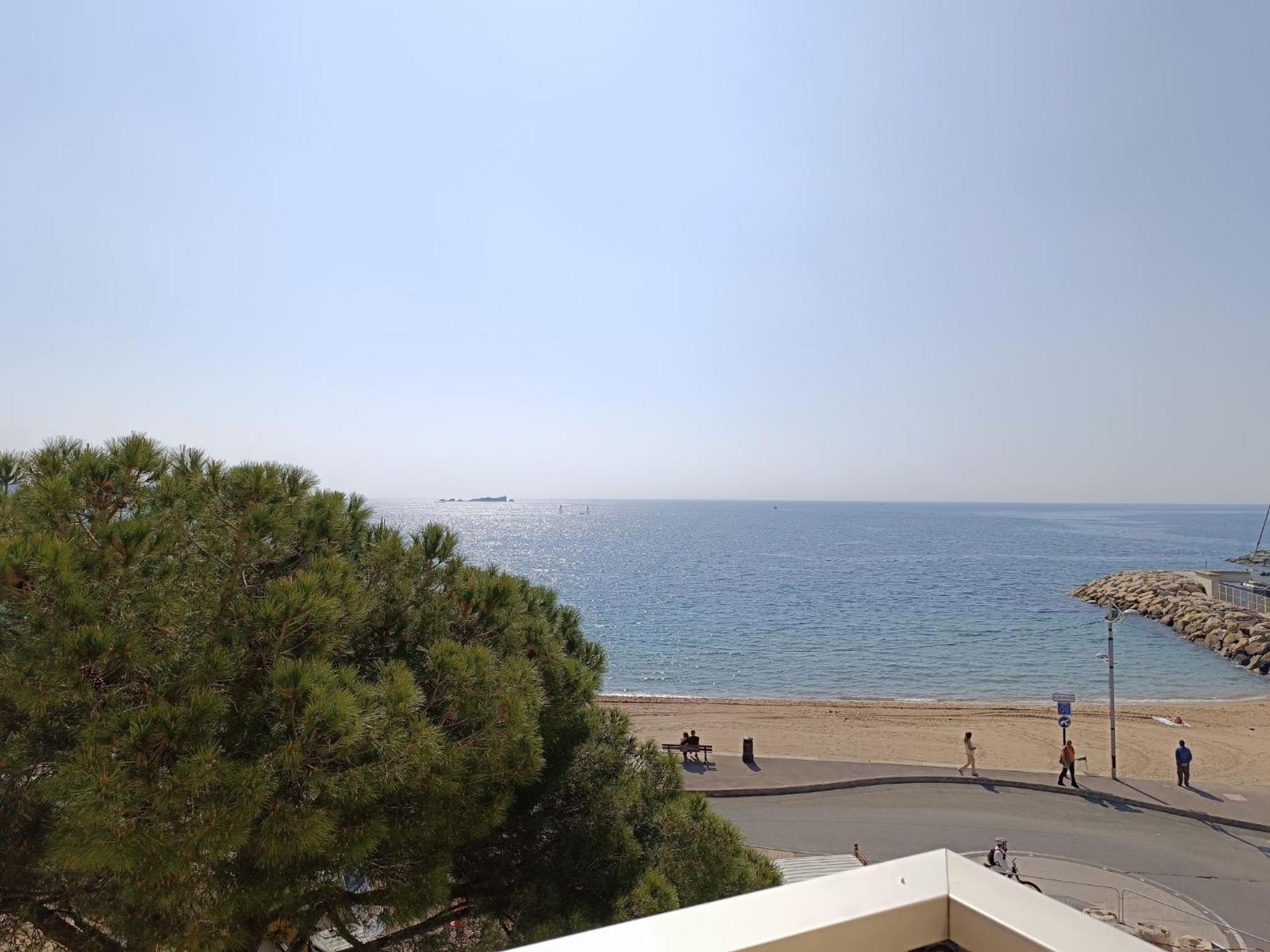 Le Capitole-2 * Fréjus